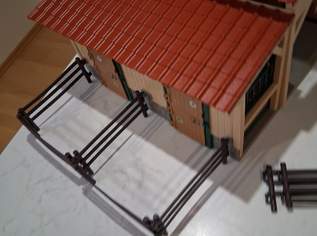 Schleich Reitstall mit Jeep und Pferdeanhänger