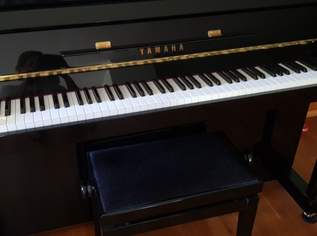 Klavier Yamaha mit Hocker 1A Zustand 6500€