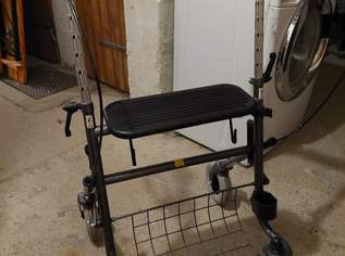 Rollator neuwertig mit Ablagefläche  Rollator neuwertig mit Ablagefläche
