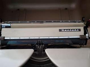 NOSTALGIE Triumph Schreibmaschine NOSTALGIE Triumph Schreibmaschine