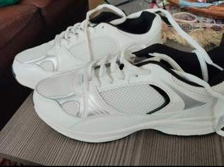 Damen Sneaker weiß, Gr.39 neu und ungetragen von Infinity, 15 €, Kleidung & Schmuck-Damenkleidung in 1220 Donaustadt Damen Sneaker weiß, Gr.39 neu und ungetragen von Infinity, 15 €, Kleidung & Schmuck-Damenkleidung in 1220 Donaustadt