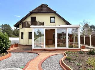 "Einfamilienhaus mit Pool, Sauna & 1.182 m² Grundstück in Strasshof", 599000 €, Immobilien-Häuser in 2231 Strasshof an der Nordbahn "Einfamilienhaus mit Pool, Sauna & 1.182 m² Grundstück in Strasshof", 599000 €, Immobilien-Häuser in 2231 Strasshof an der Nordbahn