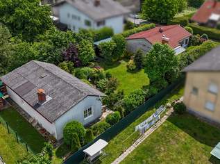 Zwei Einfamilienhäuser auf großzügigem Grundstück in sonniger Lage, 550000 €, Immobilien-Häuser in 8041 