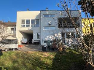 Attraktives Zinshaus mit Entwicklungspotenzial – Wohnen & Gewerbe in frequentierter Lage, 1995000 €, Immobilien-Häuser in 1220 Donaustadt