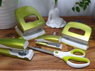 hellgrünes LEITZ WOW Set: 2x Heftgerät + 2x Locher + 1x Schere, 50 €, Kindersachen-Schulsachen in 1020 Leopoldstadt