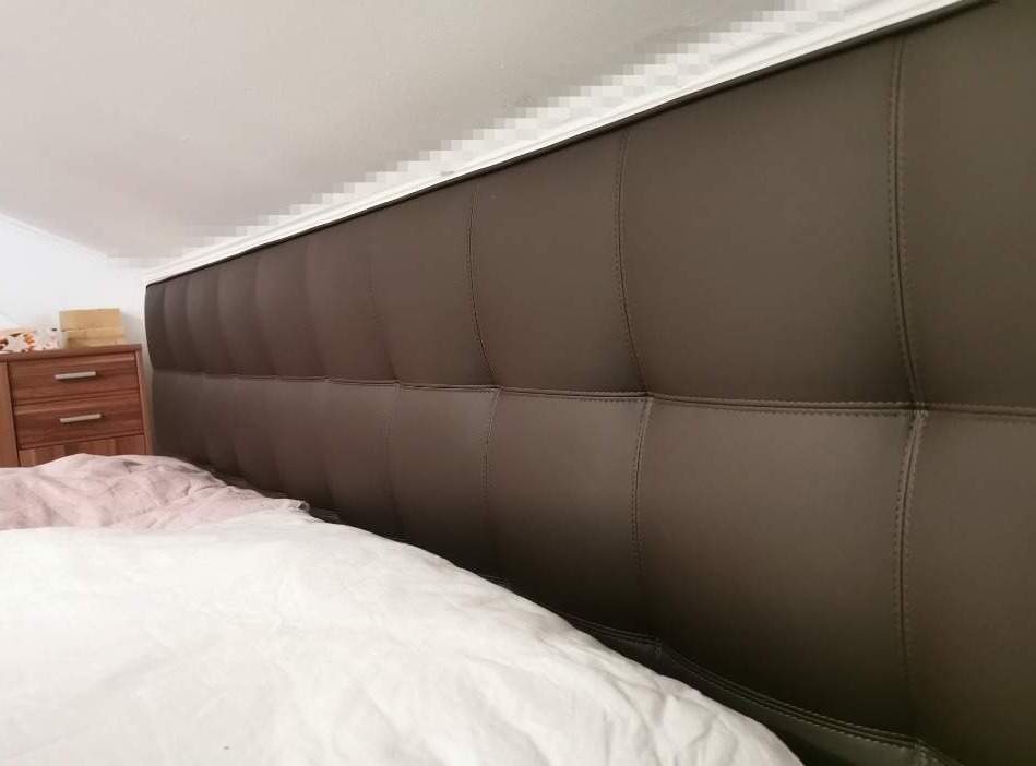 Massivholz Bett aus Kernbuche mit Leder Kopfteil