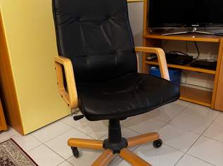 Bequemer und großer Bürodrehsessel, 53 €, Marktplatz-Sammlungen & Haushaltsauflösungen in 1210 Floridsdorf