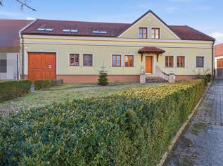 Landhaus mit ca. 5408 m² Grund im Weinviertel - Wohnkomfort & Landwirtschaft vereint, 798000 €, Immobilien-Häuser in 2013 Untergrub Landhaus mit ca. 5408 m² Grund im Weinviertel - Wohnkomfort & Landwirtschaft vereint, 798000 €, Immobilien-Häuser in 2013 Untergrub