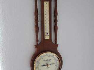 Wanduhr mit Gong und Barometer