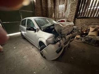 Astra Edition Plus Easytronic Unfallwagen, 600 €, Auto & Fahrrad-Autos in Kärnten