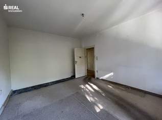 Sanierungsbedürftige 2-Zimmer-Wohnung mit Balkon in Salzburg, 199900 €, Immobilien-Wohnungen in 5020 Salzburg