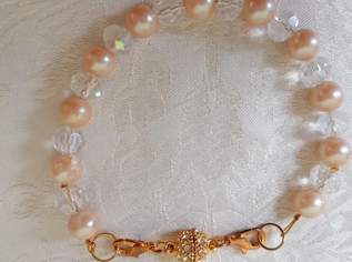 Armband aus Perlen Handgefertigt.