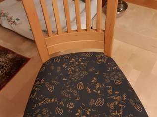 einzelner Sessel aus Holz