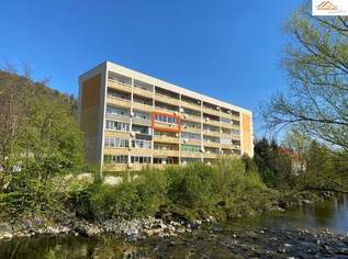 Pendler aufgepasst - sanierte 2-Zimmer-Wohnung mit südseitiger Loggia, Lift und schönem Ausblick, 675 €, Immobilien-Wohnungen in 2640 Gemeinde Gloggnitz