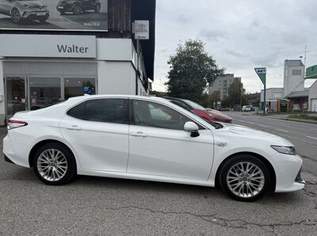 Camry 2,5 Hybrid Lounge Aut., 27680 €, Auto & Fahrrad-Autos in 6911 Lochau