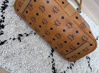Original MCM Liz Wendeshopper in Visetos – Beige Original MCM Liz Wendeshopper in Visetos – Beige