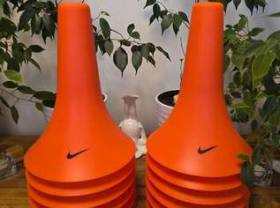 NIKE Pylon Training Cones/ Trainingskegeln (12 Stück) - unbenutzt, 50 €, Marktplatz-Sportgeräte & Zubehör in 1020 Leopoldstadt