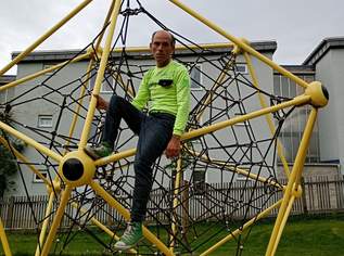 Hallo, ich bin ein netter, lebhafter Junge, 42 Jahre alt, 170 cm groß, 55 kg schwer. Ich möchte ein Mädchen zwischen 22 und 41