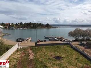 Erste Reihe am Meer! Ruhige Vorstadtoase Bezirk Sibenik, 255000 €, Immobilien-Grund und Boden in 1010 Innere Stadt
