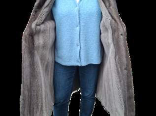 Eleganter Damenmantel mit echtem Nerzfutter