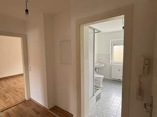 ERSTBEZUG nach umfassender Sanierung! Wunderschöne 3-Zimmer-Wohnung in vorteilhafter Lage am ruhigen Stadtrand von Steyr! Große Fenster, traumhaftes Badezimmer und vielseitige Einrichtungsmöglichkeiten versprechen höchste Wohnqualität!, 516.33 €, Immobilien-Wohnungen in 4400 Steyr