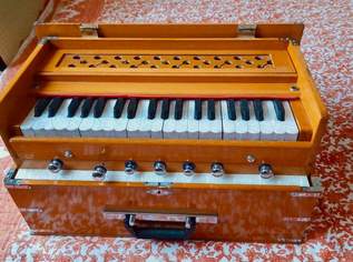 Harmonium aus Rishikesh, Indien + 1 freie Unterrichtseinheit (opt), 570 €, Marktplatz-Musik & Musikinstrumente in 1160 Ottakring