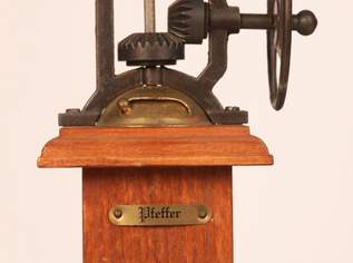 Antike Pfeffermühle aus Holz, 49 €, Marktplatz-Antiquitäten, Sammlerobjekte & Kunst in 1200 Brigittenau Antike Pfeffermühle aus Holz, 49 €, Marktplatz-Antiquitäten, Sammlerobjekte & Kunst in 1200 Brigittenau