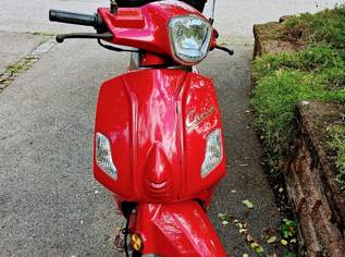Roller Generic 125ccm in rot Roller Generic 125ccm in rot