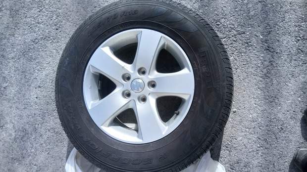 4 Original SUZUKI SUV Alufelgen mit altenSommerreifen 225/70R 4 Original SUZUKI SUV Alufelgen mit altenSommerreifen 225/70R