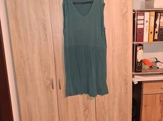 Kleider & Kaputzenjacke, 3 €, Kleidung & Schmuck-Damenkleidung in 4600 Wels Kleider & Kaputzenjacke, 3 €, Kleidung & Schmuck-Damenkleidung in 4600 Wels