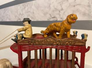 Hubley Gusseisen Zirkus Kutsche mit Tiger (ca. 1920) Hubley Gusseisen Zirkus Kutsche mit Tiger (ca. 1920)