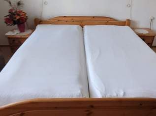 Doppelbett mit Nachtkästchen, 200 €, Haus, Bau, Garten-Möbel & Sanitär in 9433 Sankt Andrä