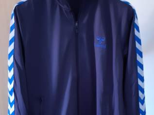 Stylishe Jacke Sweatjacke Trainingsjacke Hummel grau Größe M NEU + Etiketten + Originalverpackung Stylishe Jacke Sweatjacke Trainingsjacke Hummel grau Größe M NEU + Etiketten + Originalverpackung