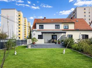 Stilvolle Doppelhaushälfte mit Garten, Designküche und überdachter Terrasse, 438000 €, Immobilien-Häuser in 8053 
