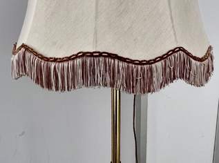 Große Vintage Messing-Stehlampe ca. 180 cm - mit elegantem Stoffschirm - Klassischer Landhausstil, 149 €, Haus, Bau, Garten-Geschirr & Deko in 1030 Landstraße