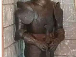 Ritterausrüstung lebensgroß , 750 €, Marktplatz-Antiquitäten, Sammlerobjekte & Kunst in 5310 Sankt Lorenz