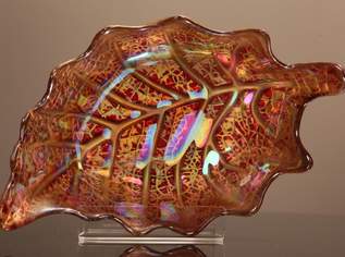 Glasschale in Blattform, braun