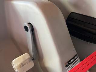 Tretboot mit Elektrischer unterstützt Tretboot mit Elektrischer unterstützt