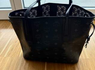 Original MCM Liz Shopper Small zum Wenden mit Pouch – Schwarz, 410 €, Kleidung & Schmuck-Taschen & Koffer in 4020 Linz