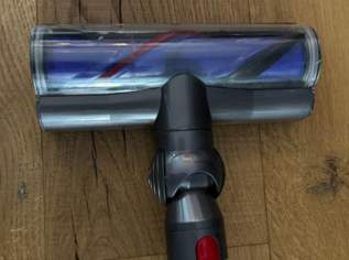 Dyson V8 Akku-Staubsauger mit Zubehör – gepflegt Dyson V8 Akku-Staubsauger mit Zubehör – gepflegt