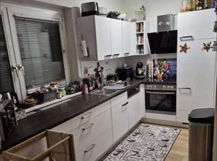 3-Zimmer-Wohnung mit Loggia, Garage und Kellerabteil in Zentrumsnähe 3-Zimmer-Wohnung mit Loggia, Garage und Kellerabteil in Zentrumsnähe