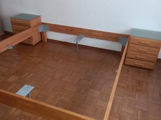 Bettgestell mit 2 Nachtische und Kleiderschrank, 150 €, Haus, Bau, Garten-Möbel & Sanitär in 8047 Graz