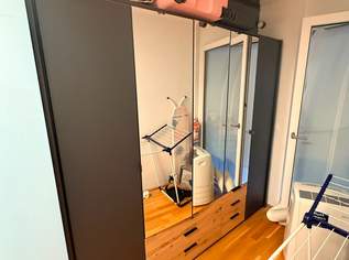 Kleiderschrank , 280 €, Marktplatz-Sammlungen & Haushaltsauflösungen in 1220 Donaustadt