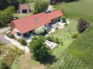 Tolles Landhaus mit angebautem Nebengebäude und Garten in sehr ruhiger und ebener Sonnenlage an einer Sackgasse, 486000 €, Immobilien-Häuser in 8483 Deutsch Goritz