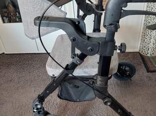2in1 Rollstuhl/Rollator, 250 €, Marktplatz-Beauty, Gesundheit & Wellness in 2301 Gemeinde Groß-Enzersdorf 2in1 Rollstuhl/Rollator, 250 €, Marktplatz-Beauty, Gesundheit & Wellness in 2301 Gemeinde Groß-Enzersdorf