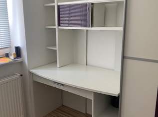 Schreibtisch + Kleiderschrank + Kommode Set. TISCHLERARBEIT