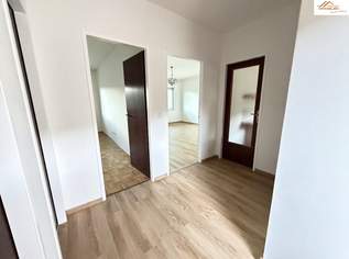 Pendler aufgepasst - sanierte 2-Zimmer-Wohnung mit südseitiger Loggia, Lift und schönem Ausblick, 675 €, Immobilien-Wohnungen in 2640 Gemeinde Gloggnitz
