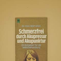 Schmerzfrei durch Akupressur und Akupunktur, Dr. med. Wolf Ulrich, Heyne Buch Nr. 4497, 5. Auflage 1978, 4 €, Marktplatz-Bücher & Bildbände in 3200 Gemeinde Ober-Grafendorf