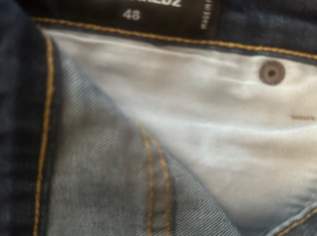 Dsguared und Dolce &Gabbana Jeans Hose , 60 €, Kleidung & Schmuck-Herrenkleidung in 1220 Donaustadt Dsguared und Dolce &Gabbana Jeans Hose , 60 €, Kleidung & Schmuck-Herrenkleidung in 1220 Donaustadt
