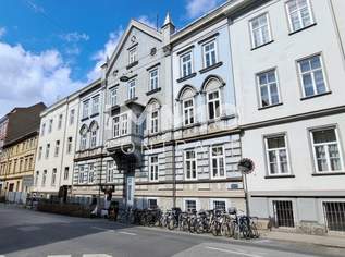 Dachgeschoßwohnung im Altbau: Erstbezug nach Sanierung mit Balkon und Einbauküche!, 743.7 €, Immobilien-Wohnungen in 8010 